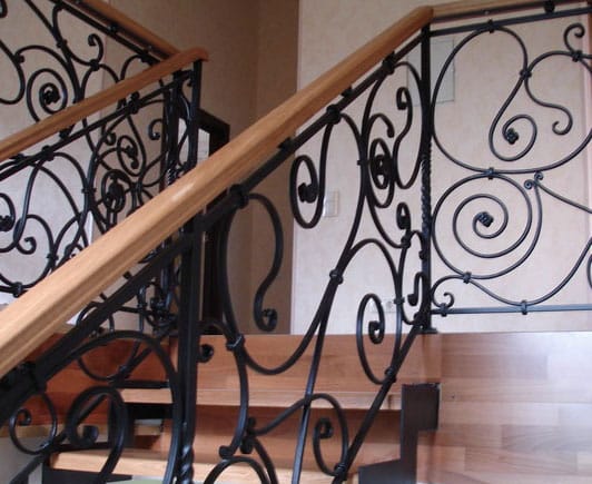 Металлические ограждения лестниц из нержавеющей стали